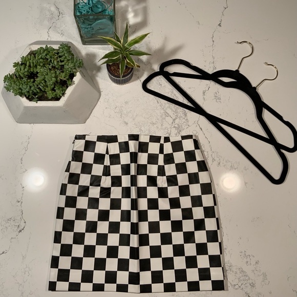 SOLD ❌ Forever 21 Leather Checkered Mini Skirt - Picture 3 of 5
